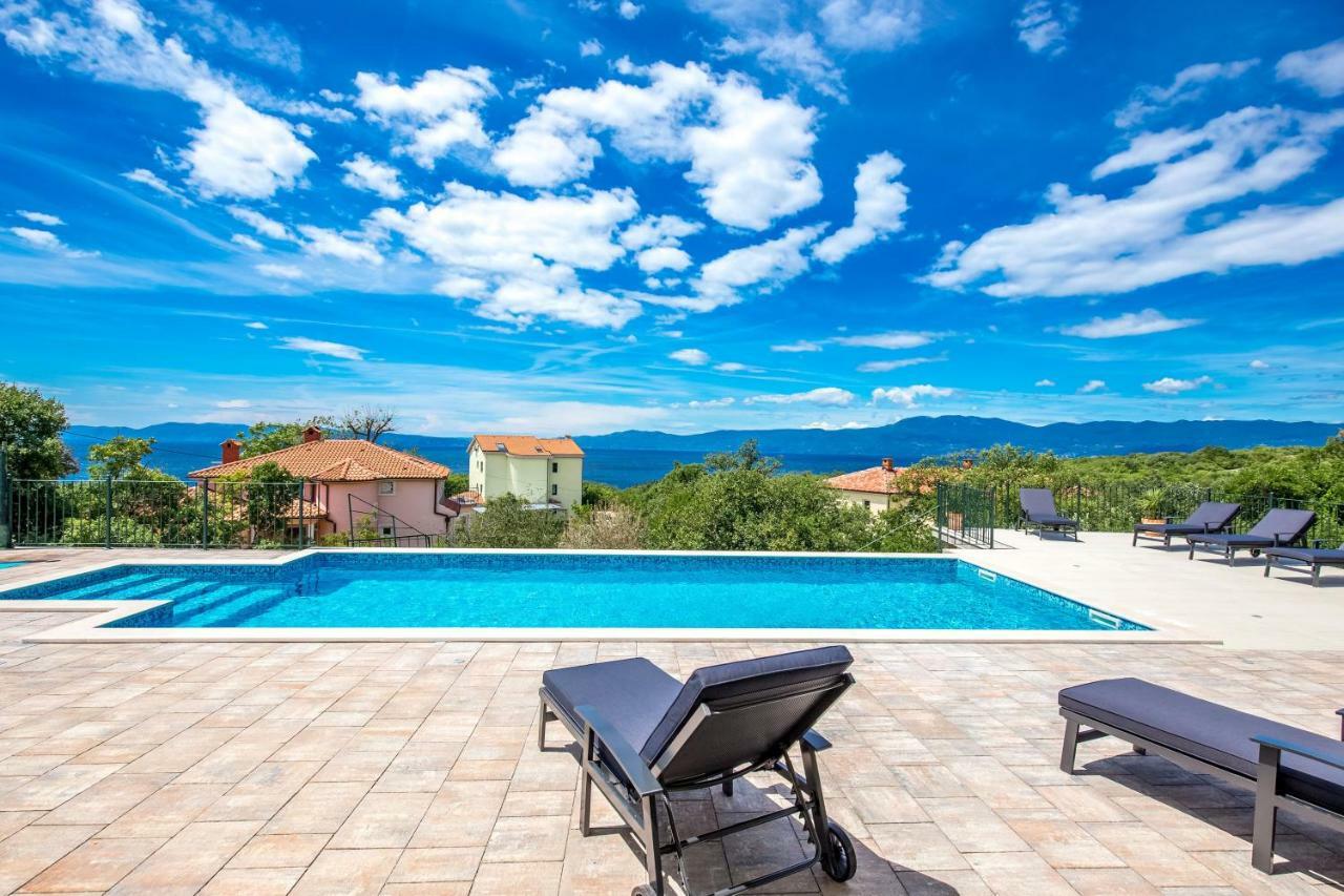 Luxury Apartments Kostrena With Pool Extérieur photo